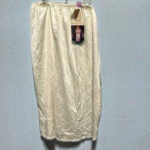 VassaretteTailored Half Slip